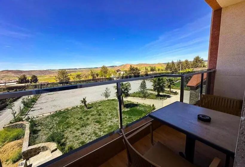 اتاق استاندارد با چشم‌انداز کوهستان, Auberge Jomana Park