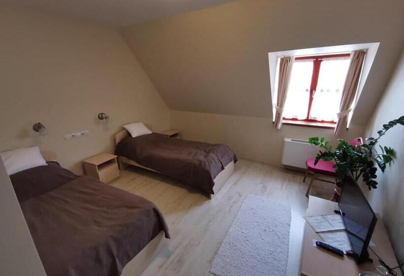 غرفة قياسية, Kertész Csárda és Fogadó