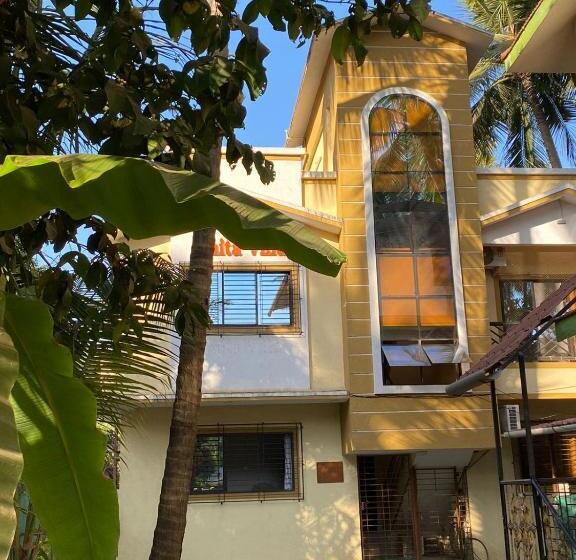 חדר משפחתי, Vartak Wadi Smita Villa