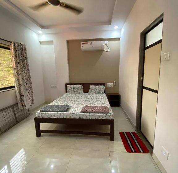 חדר משפחתי, Vartak Wadi Smita Villa