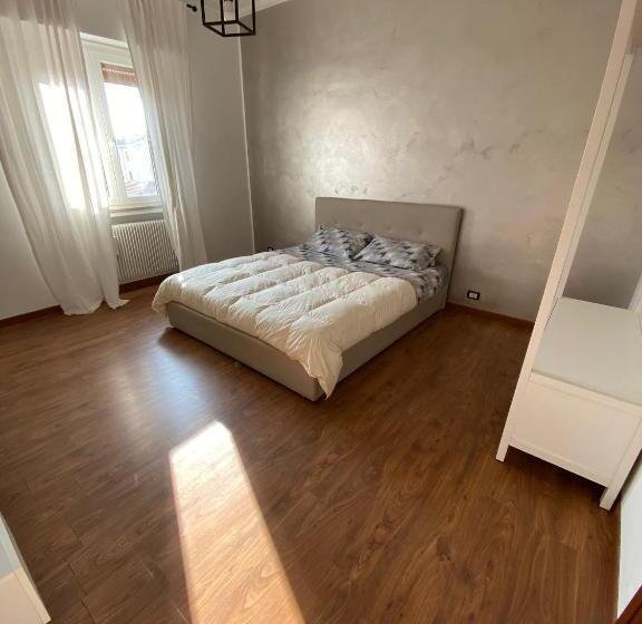 اتاق استاندارد سه نفره, Aurora Rooms