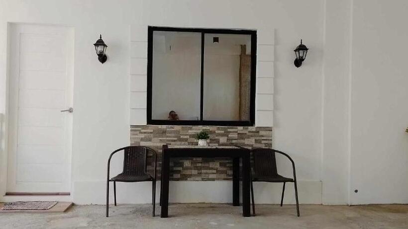 Quarto Estandar, Carandangfam Inn