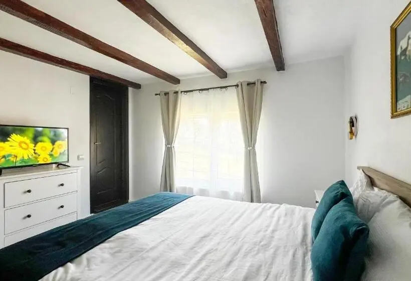 اتاق استاندارد با چشمانداز باغ, Hilltop House