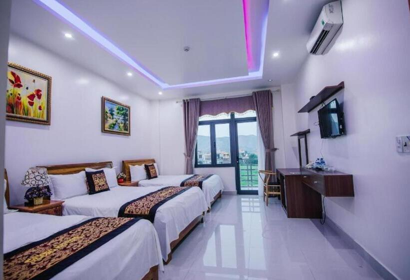 اتاق خانوادگی با چشم‌انداز کوه, Phong Nha Jasmine Hostel & Roof Top Bar