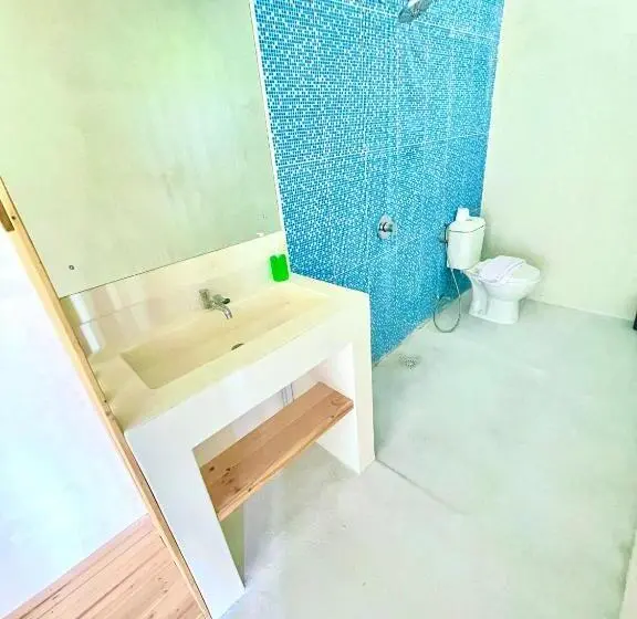キングサイズベッドのデラックスルーム, Tanawu Airport Hotel Lombok