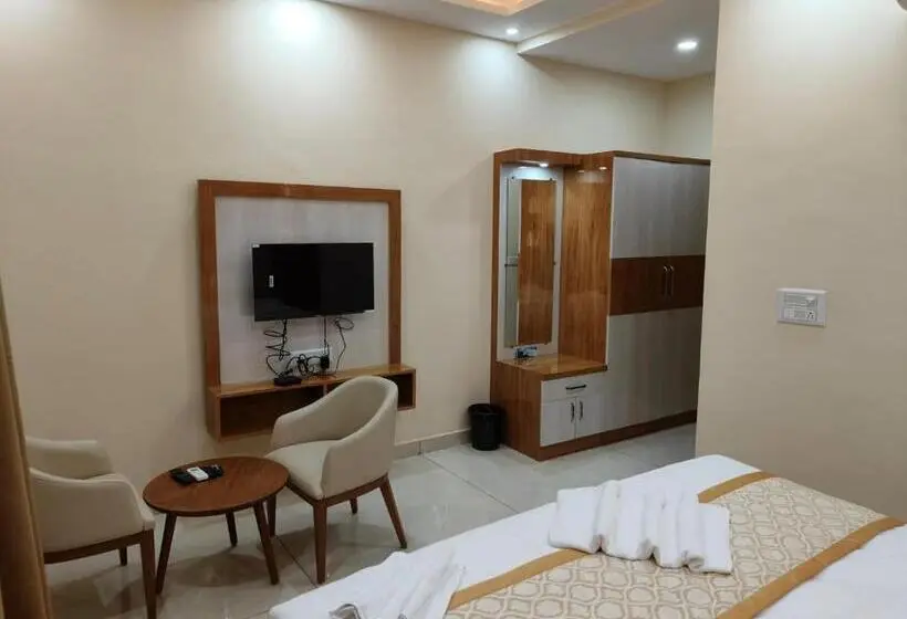 デラックスルーム, The Waves Hotel Sarjapura