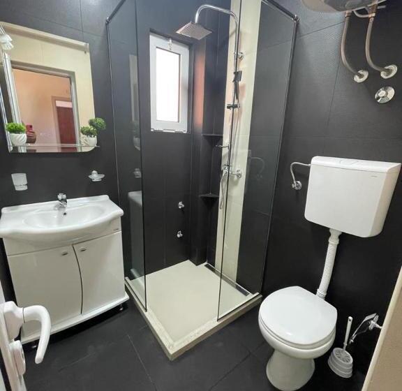 استودیوی استاندارد, Apartments Pericic Lux