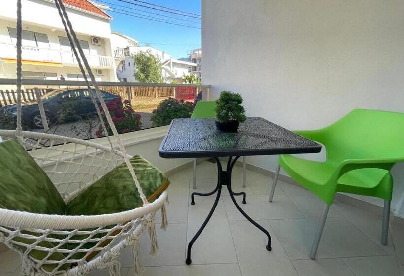 استودیوی استاندارد, Apartments Pericic Lux