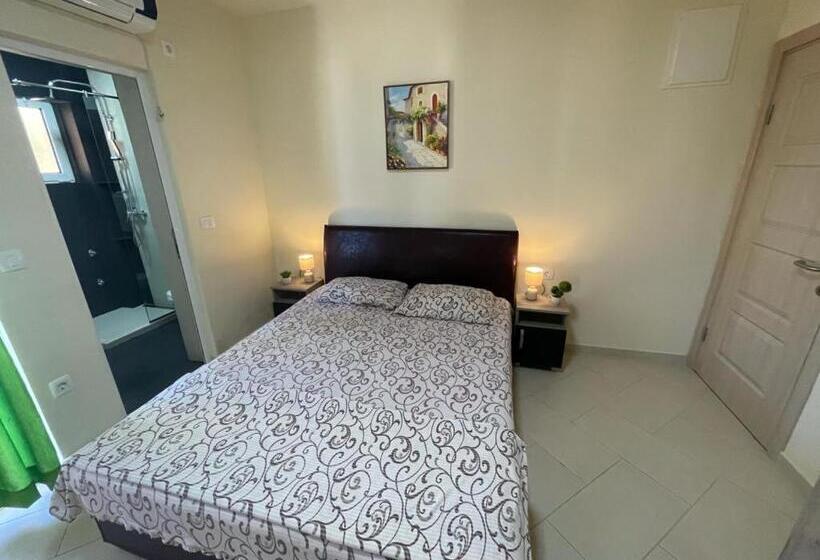 استودیوی استاندارد, Apartments Pericic Lux