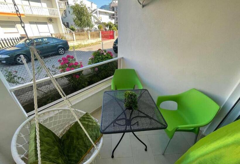 استودیوی استاندارد, Apartments Pericic Lux