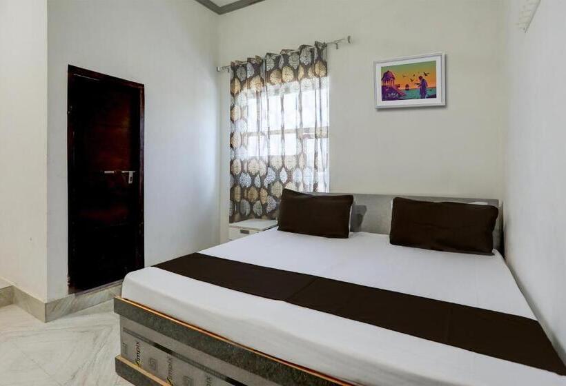 חדר קלאסי לשלושה, O Royal Galaxy