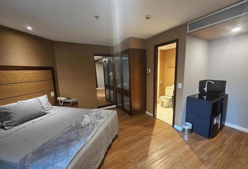 سوییت لوکس, Flat 422 Na Avenida Ibirapuera   Sp