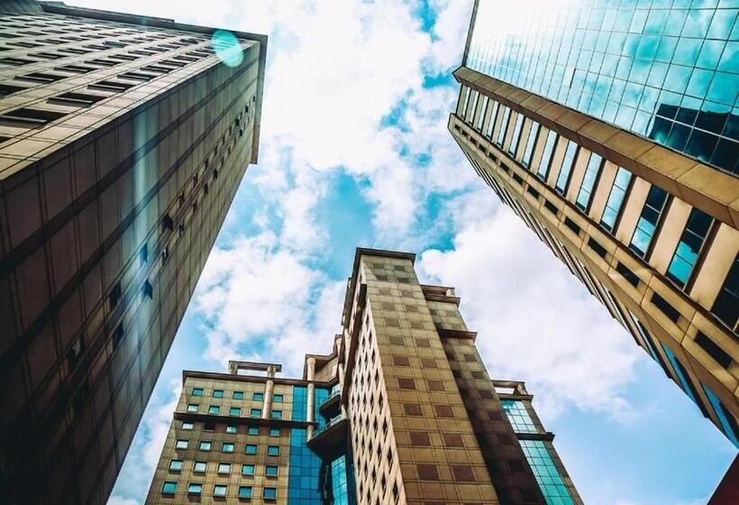 سوییت لوکس, Flat 422 Na Avenida Ibirapuera   Sp