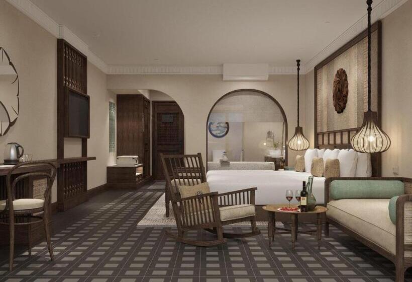 اتاق خانوادگی, The Signature Hoi An