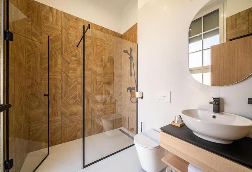 スタンダードルーム, Urban