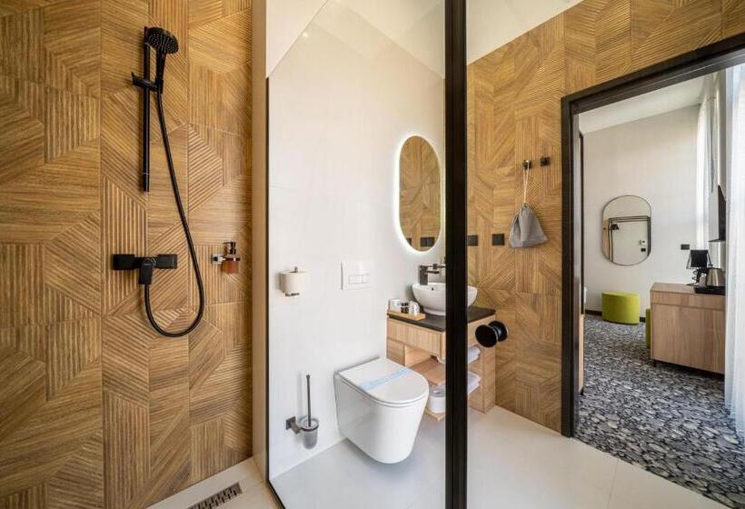 スタンダードルーム, Urban