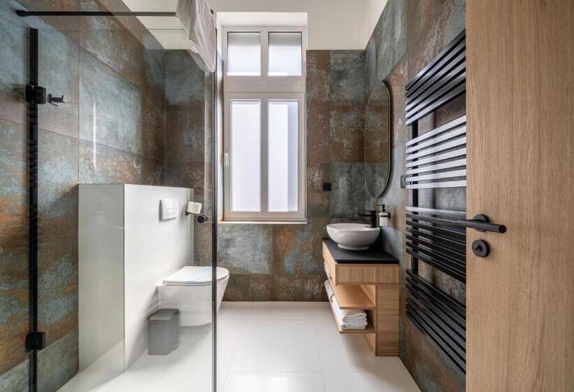 スーペリアトリプルルーム, Urban