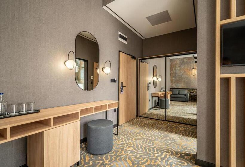 スーペリアトリプルルーム, Urban