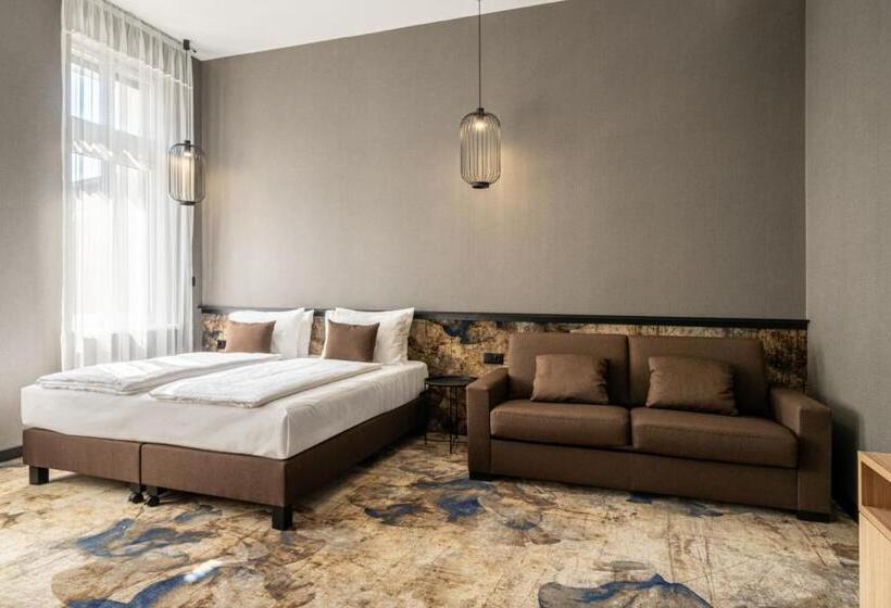 スーペリアの４人部屋, Urban