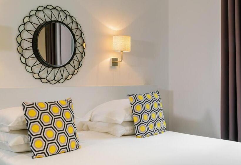 חדר סטנדרט עם מרפסת, Yelo Lumière Powered By Sonder