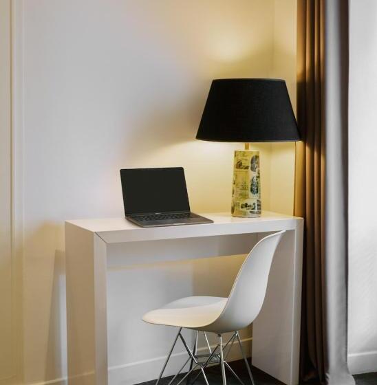 חדר סטנדרט עם מרפסת, Yelo Lumière Powered By Sonder