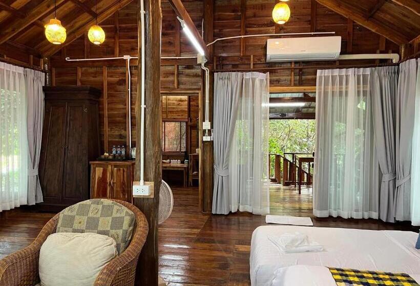 Habitación Deluxe, บ้านสวนแก้วคำแพง Baan Suan Kaew Khampaeng