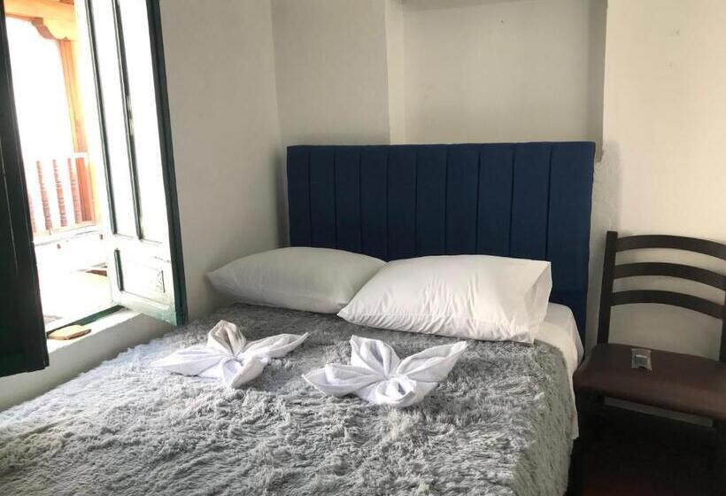 スタンダードルーム, Carazo Chef Host & Food