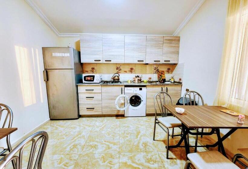 اتاق استاندارد سه تخته با سرویس بهداشتی مشترک, Guest House Nona