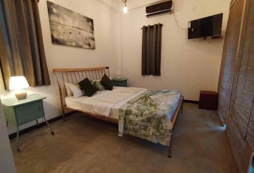 غرفة ديلوكس, The Annex