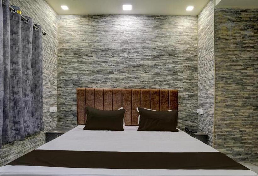 Трехместный Номер Классика, Collection O Hotel Leo Inn