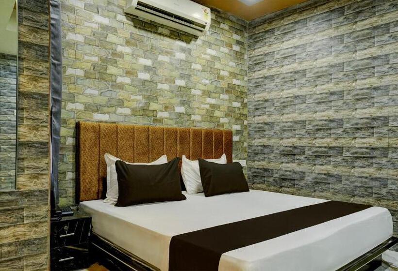 Трехместный Номер Классика, Collection O Hotel Leo Inn
