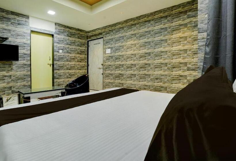 Трехместный Номер Классика, Collection O Hotel Leo Inn