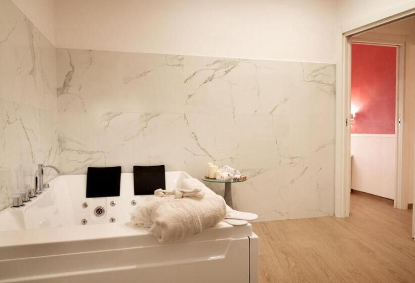 Номер Стандарт с Гидромассажем, Domus Cuomo B&b