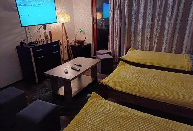 اتاق استاندارد سه تخته با بالکن, Himber Rooms