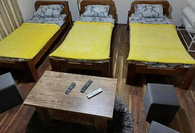 اتاق استاندارد سه تخته با بالکن, Himber Rooms