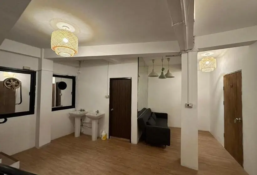 اتاق استاندارد یک نفره, Thai Siwilai Hostel By Tcd