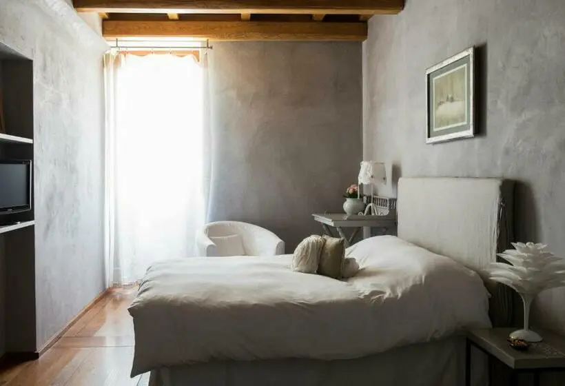 Juniorsviitti, Boutique B&b Residenza Farnese