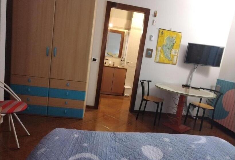 اتاق استاندارد با چشمانداز باغ, Camera Viadelgolf 41