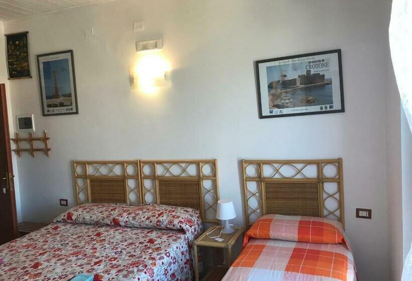 带阳台的三人标准间, Casa Elvira