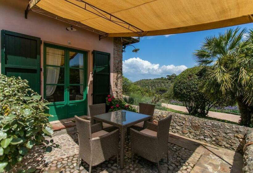 غرفة قياسية ثلاثية, Country Relais La Mortella