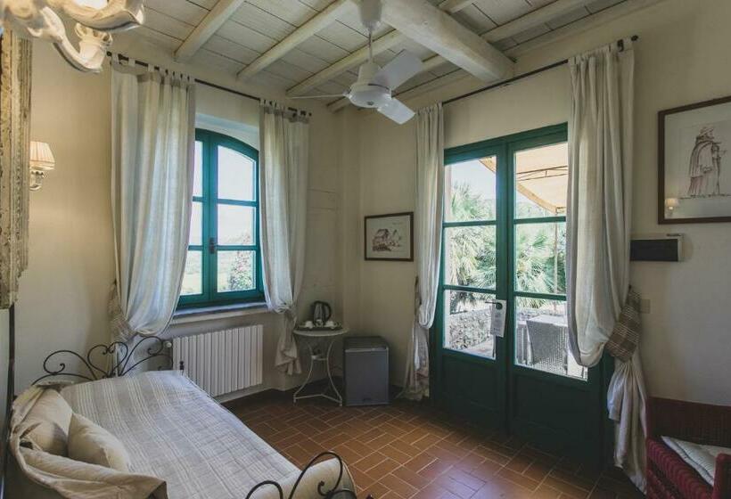 Номер Стандарт Трехместный, Country Relais La Mortella