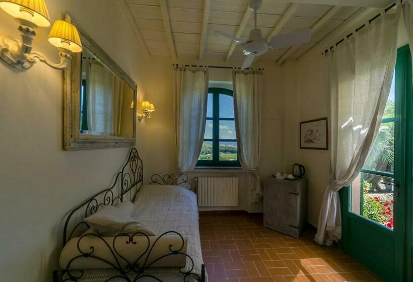 Номер Стандарт Трехместный, Country Relais La Mortella