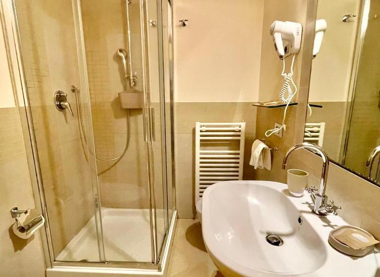 חדר קלאסי לשלושה, La Dimora Nel Corso