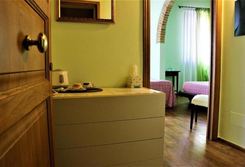 חדר קלאסי לשלושה, La Dimora Nel Corso