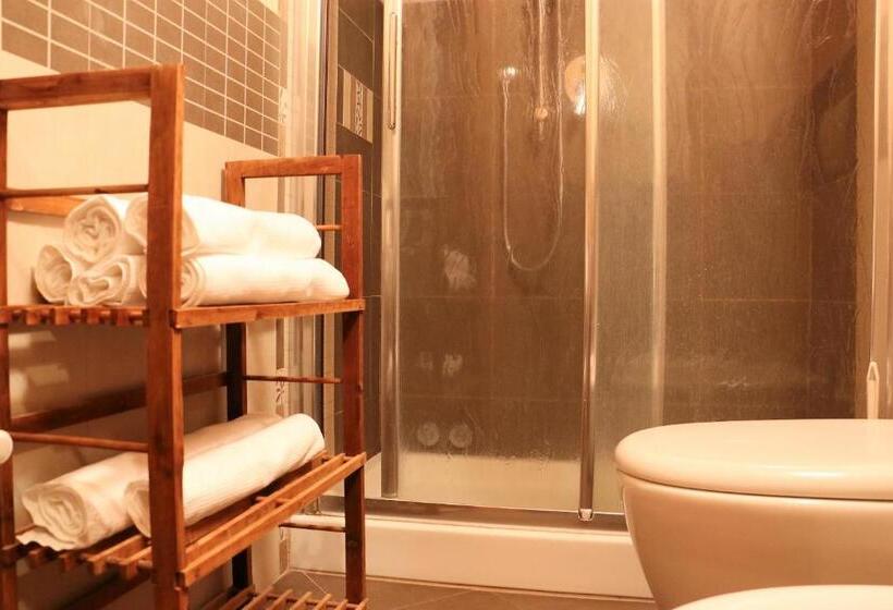 חדר קלאסי לשלושה, La Dimora Nel Corso