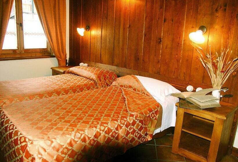 غرفة قياسية, Le Village