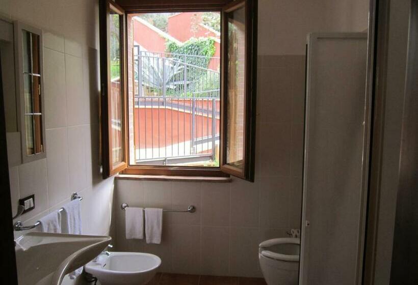 شقة غرفة واحدة, Madonna del Poggio