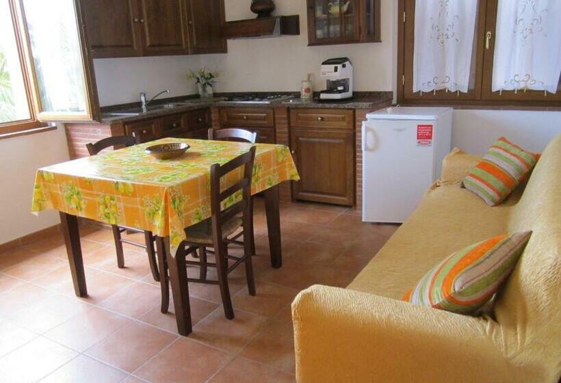 شقة غرفة واحدة, Madonna del Poggio