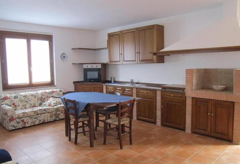 شقة غرفتين, Madonna del Poggio