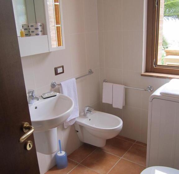 شقة غرفتين, Madonna del Poggio